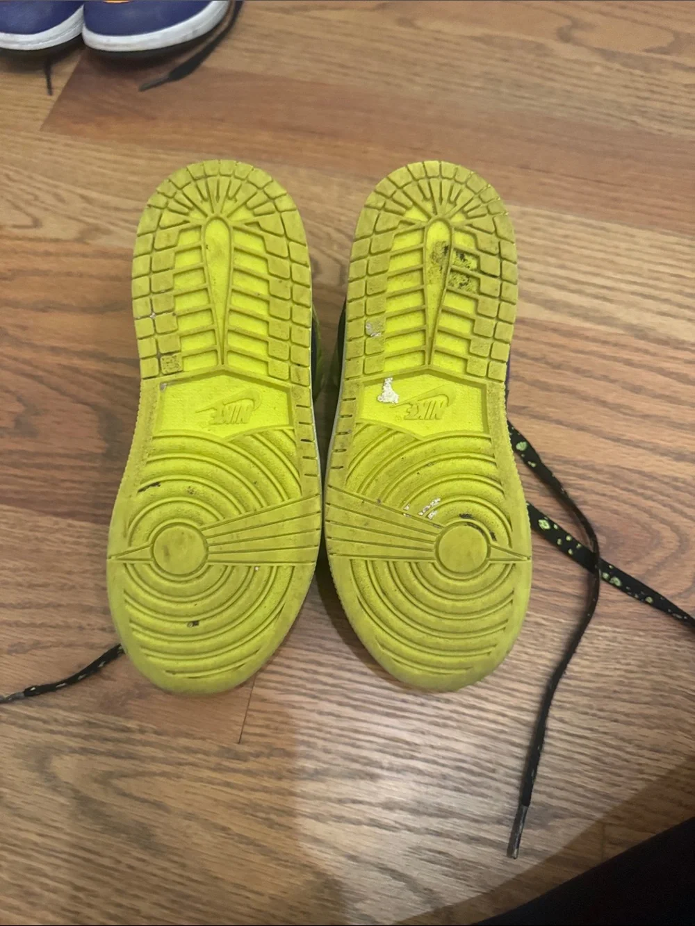 Nike Kids High-Top Sneakers in Orange and Neon Green - Picture 3 of 4